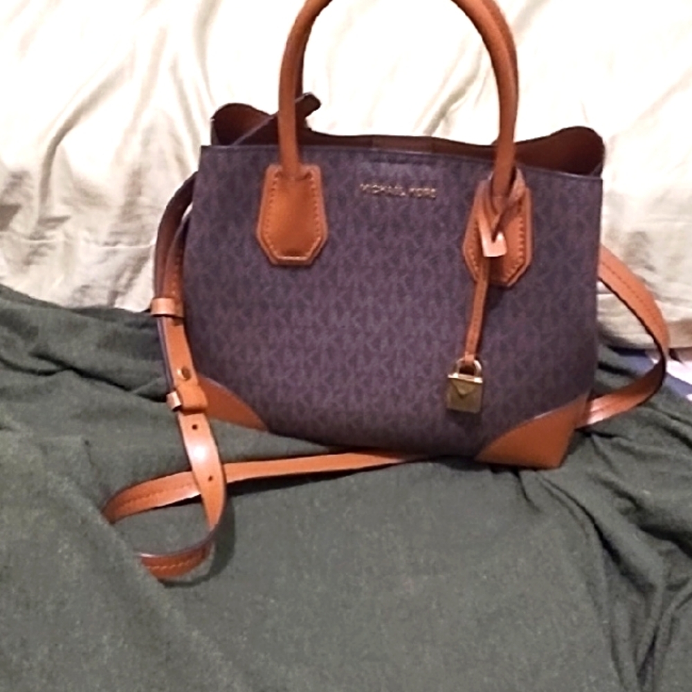 MK HANDBAG W MATCHING CHECKBOOK HOLDER